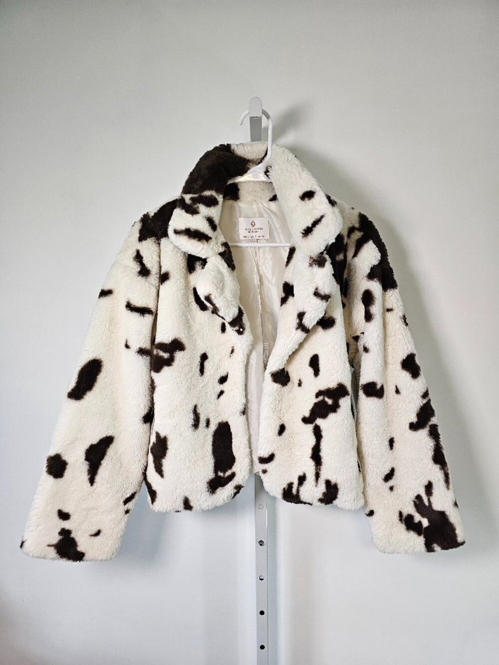 26 International Jacket Cowprint Faux Fur Open White Brown Western S NWT